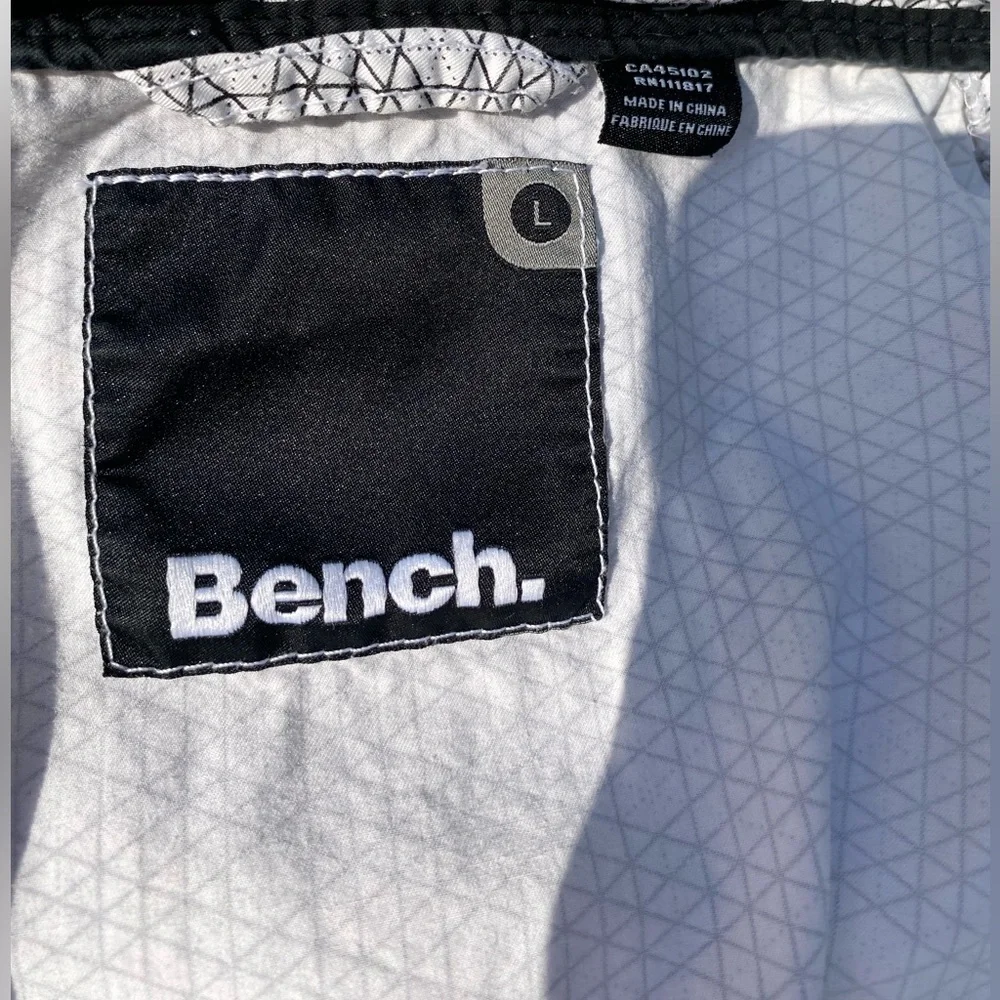 Bench Women’s Size Medium White and Black Jacket - Picture 3 of 7